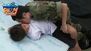 Masa pe care poze cu femei nud o bate.