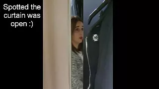 Fratele vitreg filmează relația unei japoneze cu poze cu fete nud un Asiatic pe cameră.
