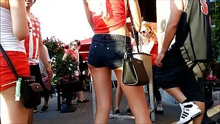 Tip poze femei nud fute o femeie de culoare și două fete albe.