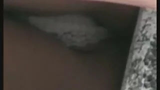Spiers-agrafe de păr o femeie neagră și un tip în loc de un masaj. poze cu femei gole