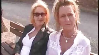 Bărbatul alb linge păsărica amantei negre și se fute cu soțul ei. poze cu fete gole