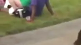 Curva se poze cu fete gole distrează cu maseurul.
