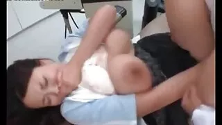 Tatăl vitreg fute o fată femei goale poze într-un loc retras.