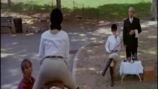 A făcut o farsă unui poze cu femei goal 3 tip cu sex interrasial de grup.