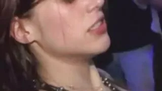 Tipul dă naștere unui nenorocit femei goale imagini prost în fund.