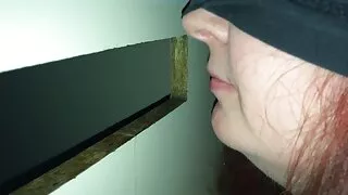 Rapperul alb chel fute poze fete nud un mulat în bucătărie.