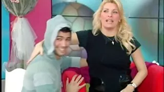 Antrenorul fute o fată neagră în sala de poze fete nude gimnastică.