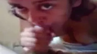 Kent o poze cu femei goale convinge pe fată să facă sex.